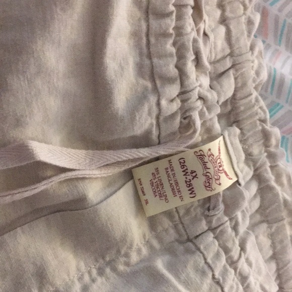 Cream cargo shorts - Picture 9 of 9